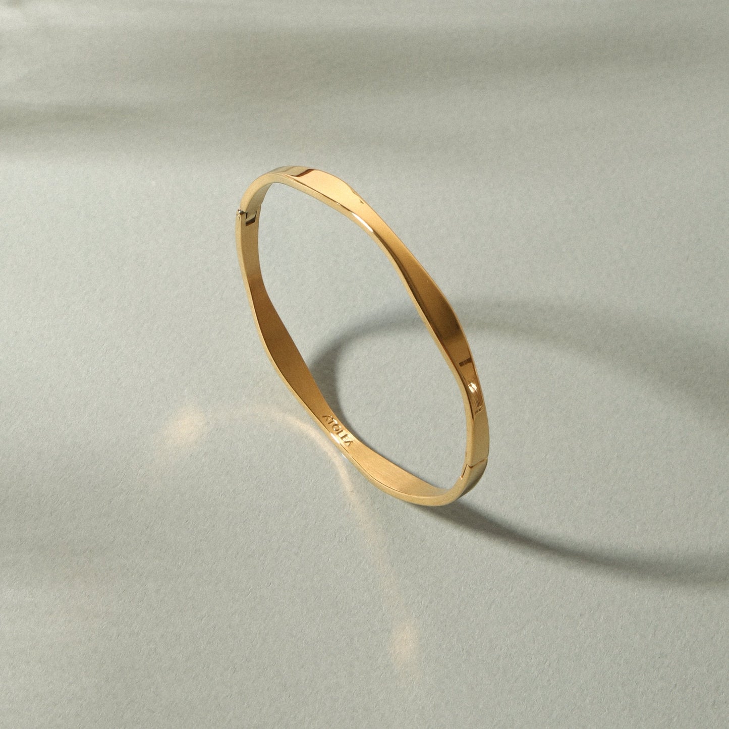 Wavy Bangle